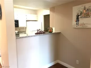 Photo #5: 2229559 Listing