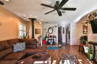 Photo #2: 2229583 Listing