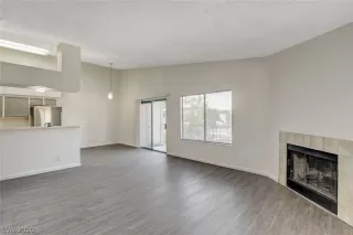 Photo #4: 2229610 Listing