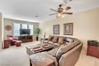 Photo #5: 2229651 Listing