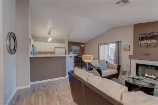 Photo #4: 2229701 Listing