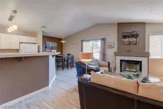 Photo #5: 2229701 Listing