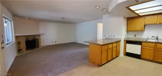 Photo #5: 2229733 Listing