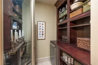 Photo #3: 2229785 Listing 