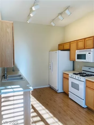 Photo #4: 2230008 Listing