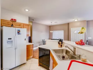 Photo #4: 2230025 Listing