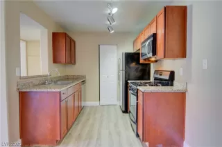 Photo #5: 2230109 Listing