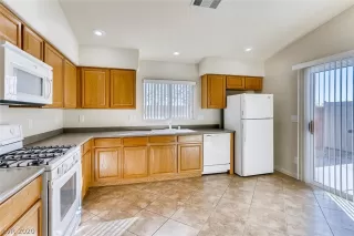 Photo #5: 2230241 Listing