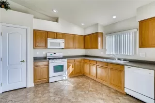 Photo #6: 2230241 Listing