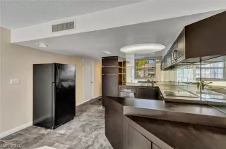 Photo #5: 2230639 Listing