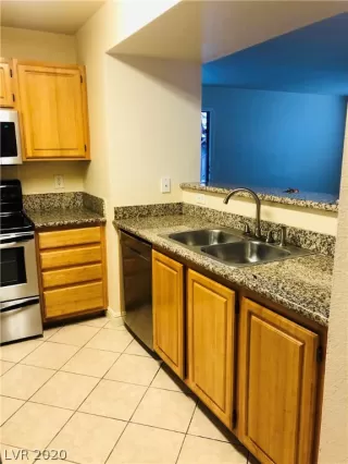 Photo #5: 2230661 Listing 