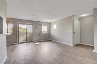 Photo #6: 2230716 Listing
