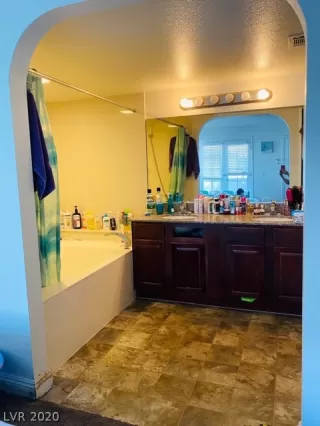 Photo #1: 2230978 Listing