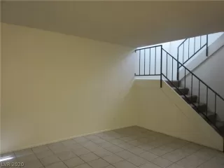 Photo #4: 2231041 Listing