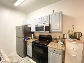 Photo #5: 2231046 Listing 