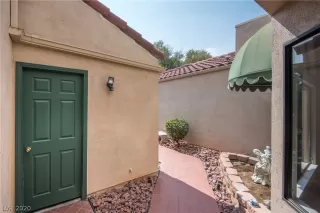 Photo #3: 2231142 Listing