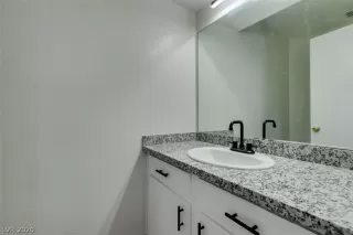 Photo #5: 2231177 Listing