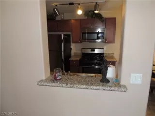 Photo #3: 2231184 Listing