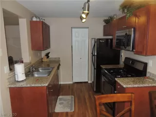 Photo #5: 2231184 Listing