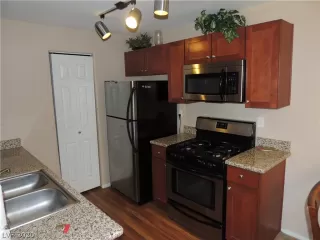 Photo #6: 2231184 Listing