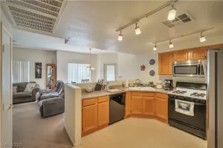 Photo #2: 2231199 Listing