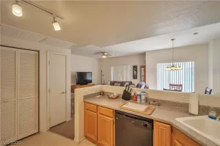 Photo #3: 2231199 Listing