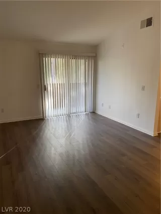 Photo #5: 2231597 Listing