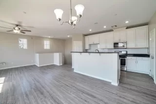 Photo #3: 2231705 Listing