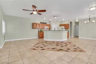 Photo #5: 2231757 Listing