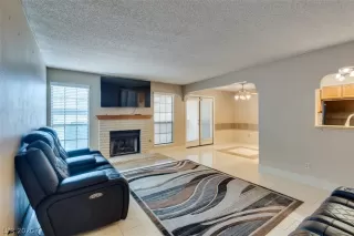 Photo #5: 2231758 Listing 