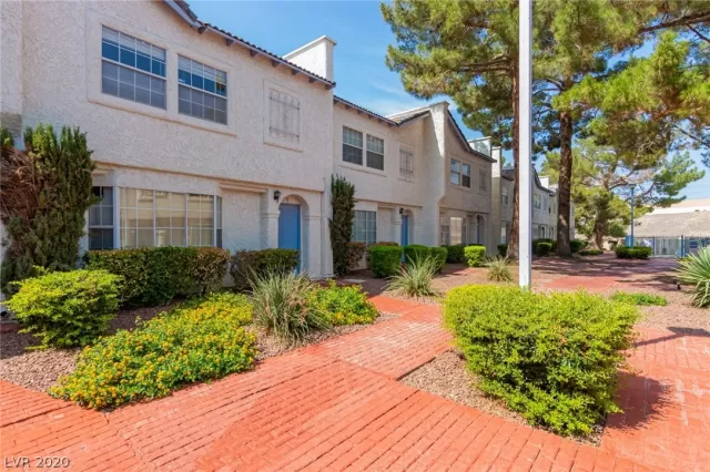 MLS: 2231863 Condo For Sale