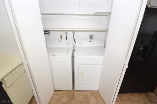 Photo #5: 2231996 Listing