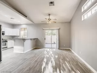 Photo #5: 2232106 Listing