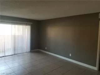 Photo #5: 2232118 Listing