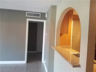 Photo #6: 2232118 Listing