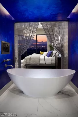 Photo #3: 2232126 Listing