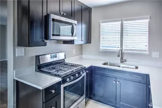 Photo #4: 2232182 Listing