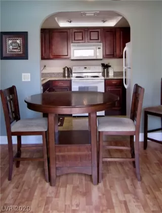 Photo #5: 2232302 Listing 