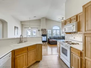 Photo #6: 2232313 Listing