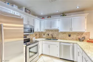 Photo #1: 2232404 Listing 