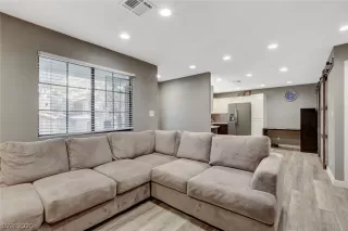 Photo #4: 2232465 Listing