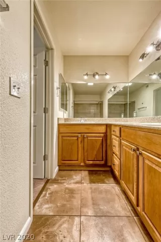 Photo #4: 2232523 Listing