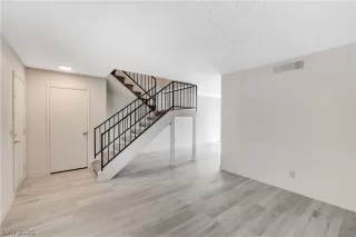 Photo #5: 2232558 Listing