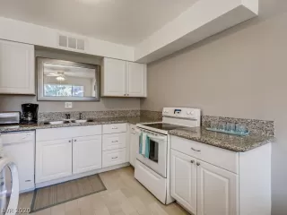 Photo #3: 2232635 Listing