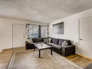 Photo #5: 2232635 Listing