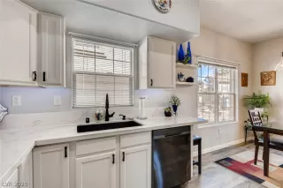 Photo #5: 2232662 Listing