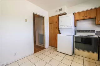 Photo #2: 2232670 Listing