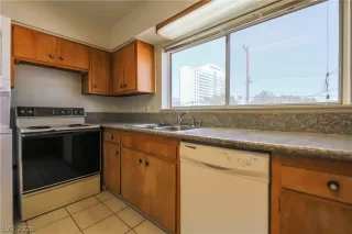 Photo #3: 2232670 Listing