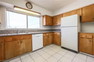 Photo #5: 2232670 Listing