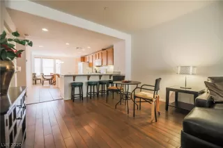 Photo #3: 2232698 Listing